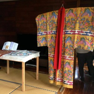 琉装　古典柄　”鶴桜に棒霞”