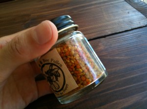 屋我地はちみつのビーポーレン。Beepollen of Yagaji.