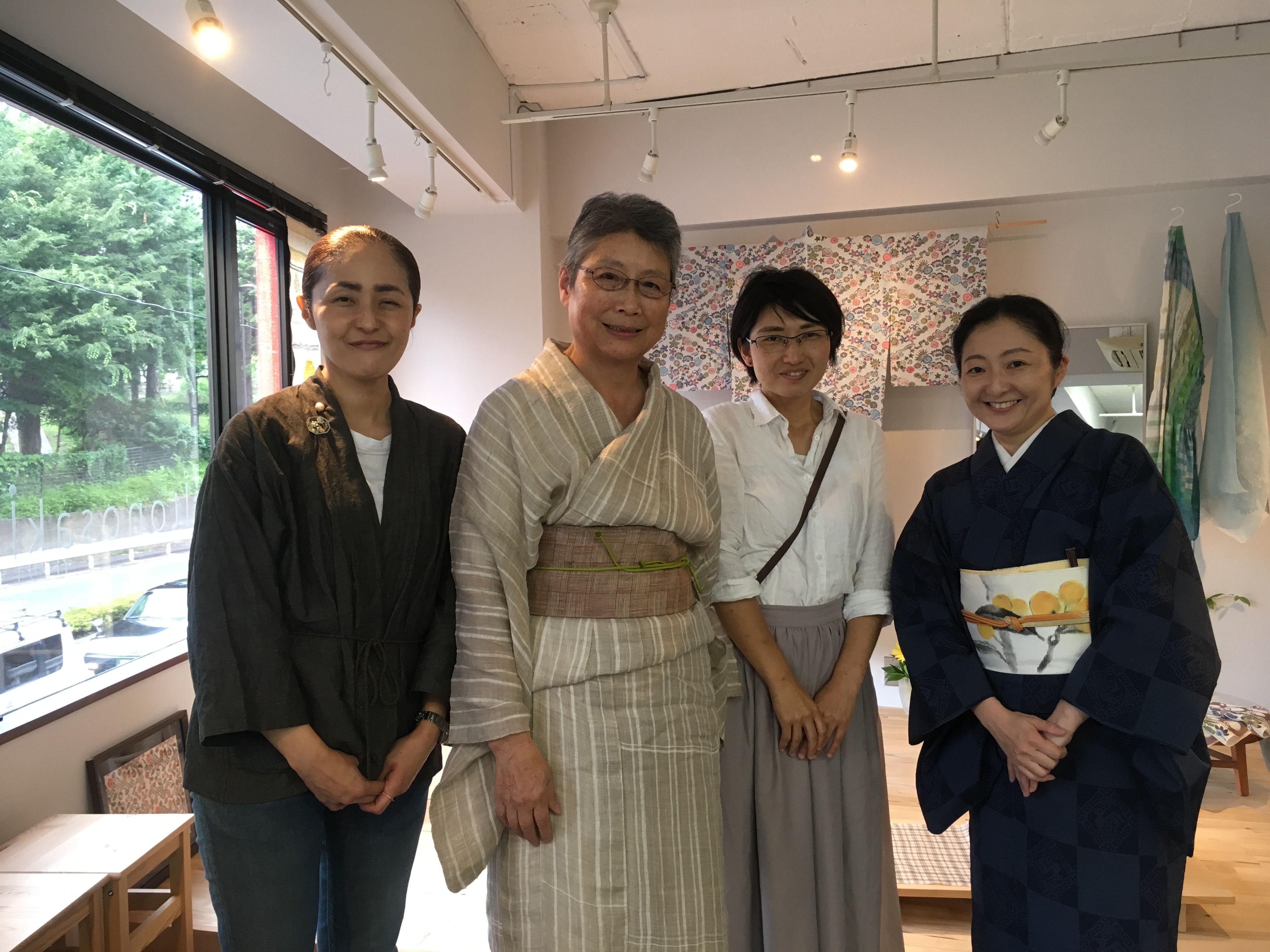 染織界の先輩たちと。