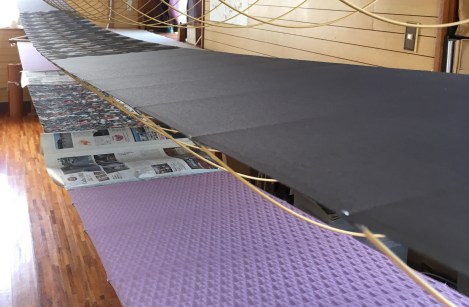 地染め後の帯たち。Obis after dyeing on back ground color.